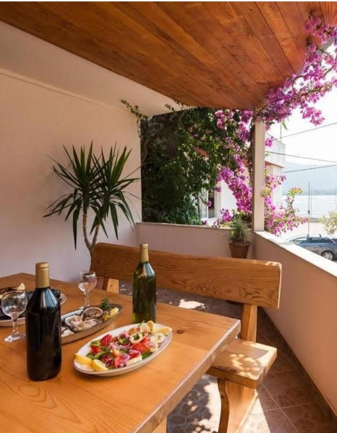 Bougainvillea--Apartment By The Sea Ston Ngoại thất bức ảnh